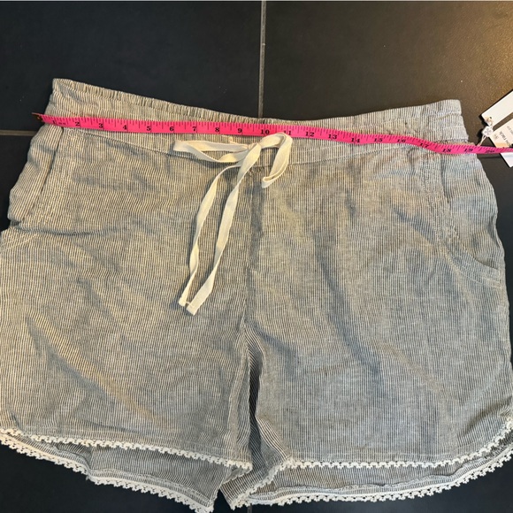 Nordstrom Rack CASLON lightweight shorts. XL - Picture 3 of 3